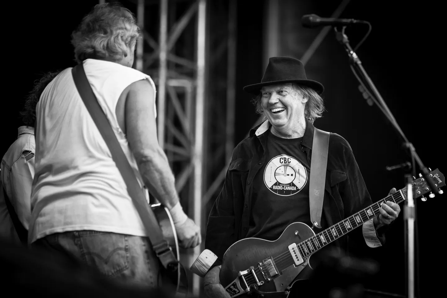 Neil Young & Crazy Horse. Kaisaniemi, Helsingi 2013. “Seda fotot vaadates mõtlen alati, et üks murdis käeluu ja teine oleks äärepealt hinge heitnud!” ütles Leif Laaksonen.