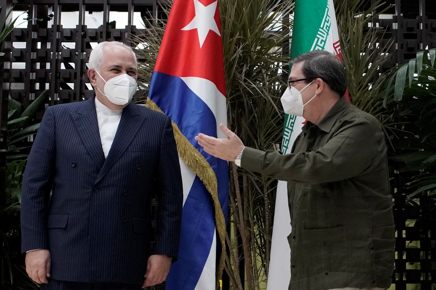 Kuuba välisminister Bruno Rodriguez võttis Havannas vastu oma Iraani kolleegi Mohammad Javad Zarifi.