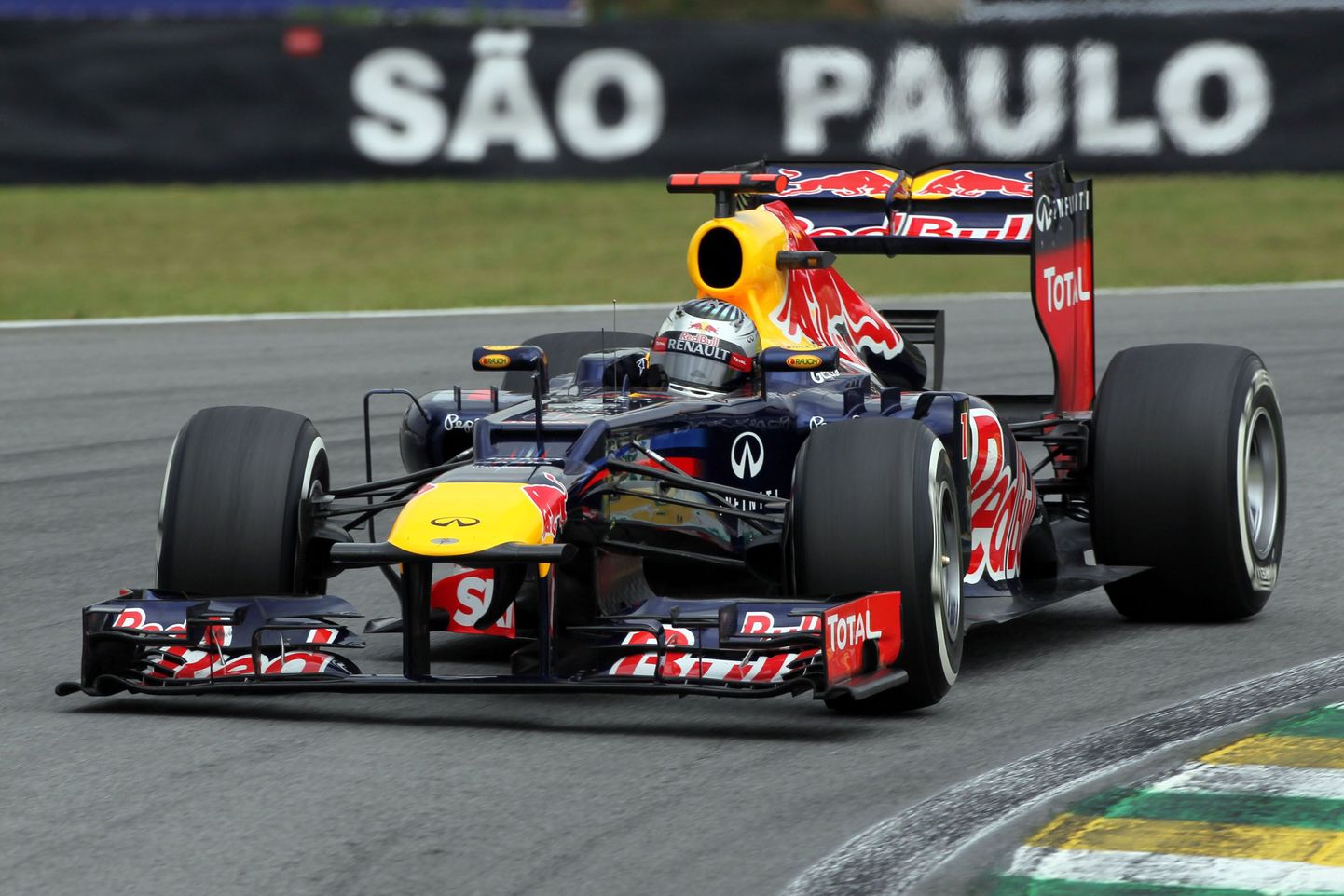 Sebastian Vetteli möödasõidud hooaja viimasel etapil Brasiilias tunnistati määrustepäraseks.