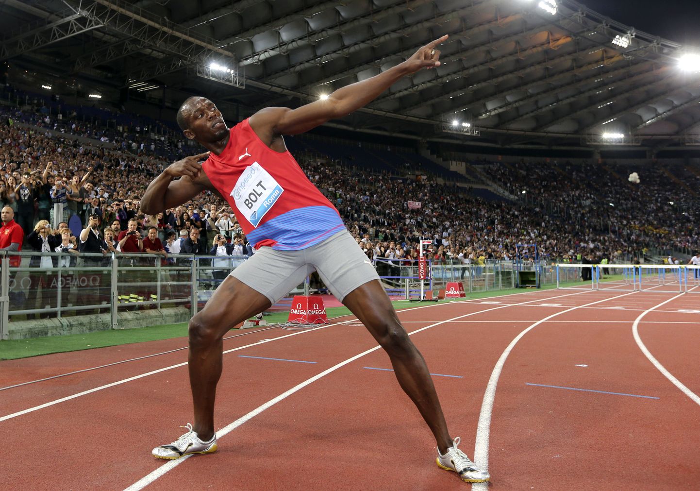 Usain Bolt võitu tähistamas.