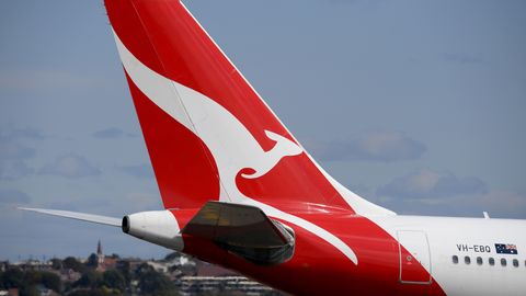 Tossav mobiil tekitas Qantase lennul paanika