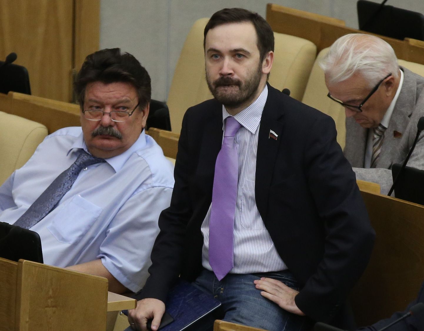 Ilja Ponomarjov 2013. aastal riigiduumas. Praegu elab mees välismaal ja tema eest hääletab teine, kohapeal viibiv saadik.