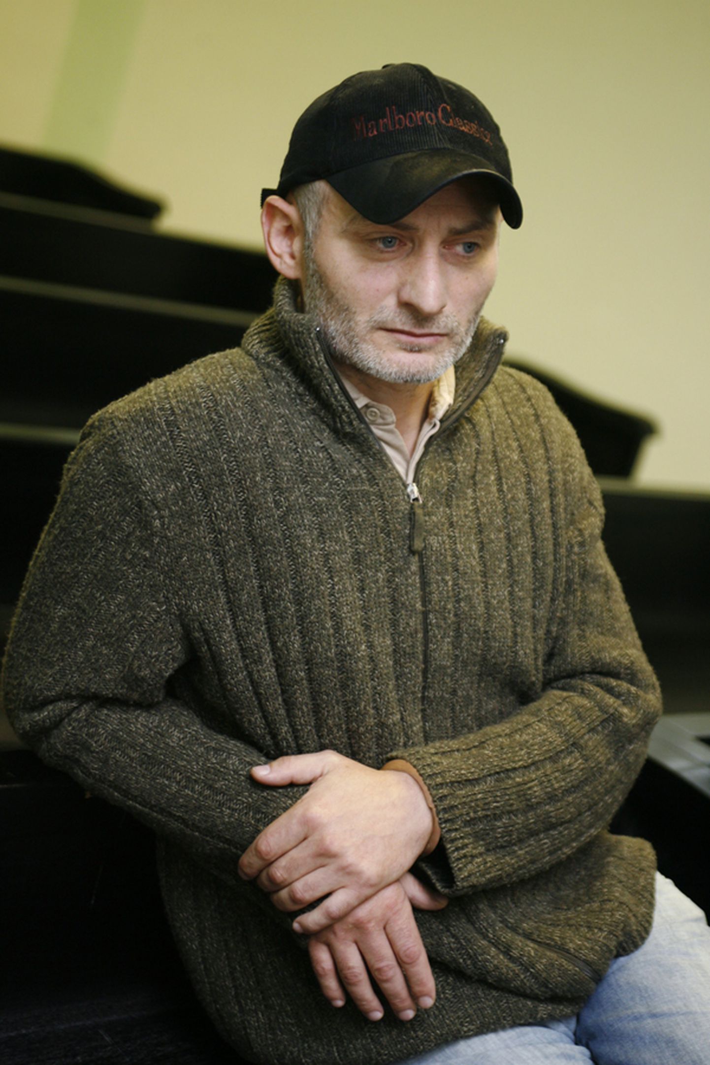 Haron Dikajev on korduvalt kohtu ees olnud ja ka karistusi kandnud. See pilt on 2006. aastast.