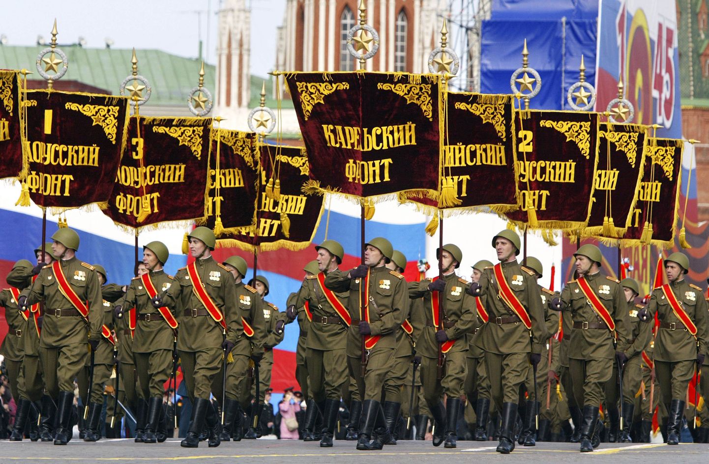 Pildil on Teise maailmasõjaaegseid mundreid kandvad Vene sõjaväelased eelmisel aastal Punasel väljakul toimunud võidupühaparaadil.