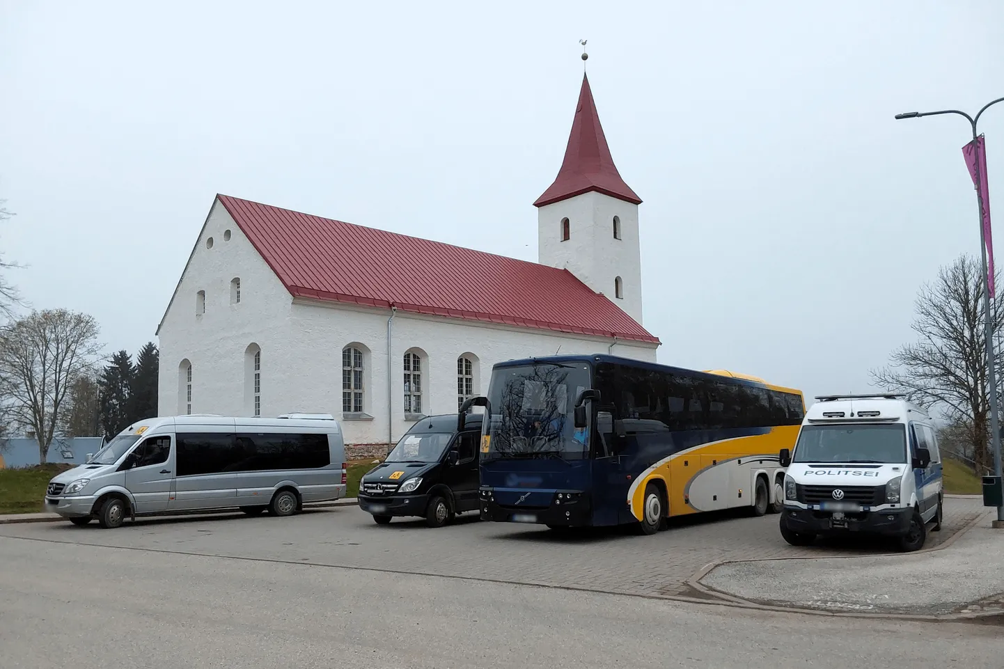 Rõuge valla koolibussil leidis transpordiamet õlilekke.