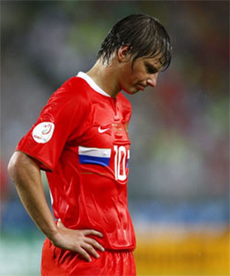 Vilšanās pārņemtais Krievijas komandas līderis Andrejs Aršavins. 
