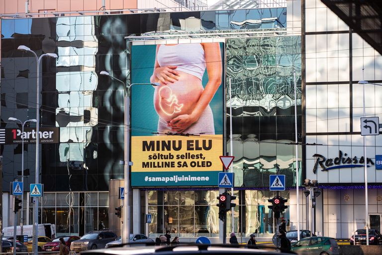 Objektiiv.ee abordivastane reklaamikampaania #samapaljuinimene Tallinnas.