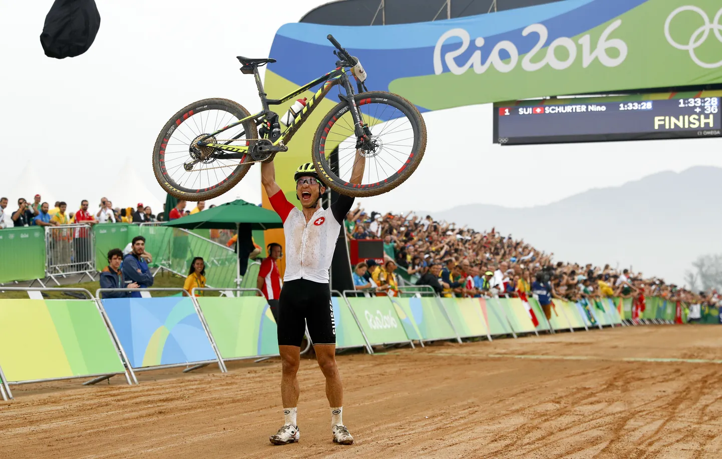 Nino Schurter pärast finišijoont.