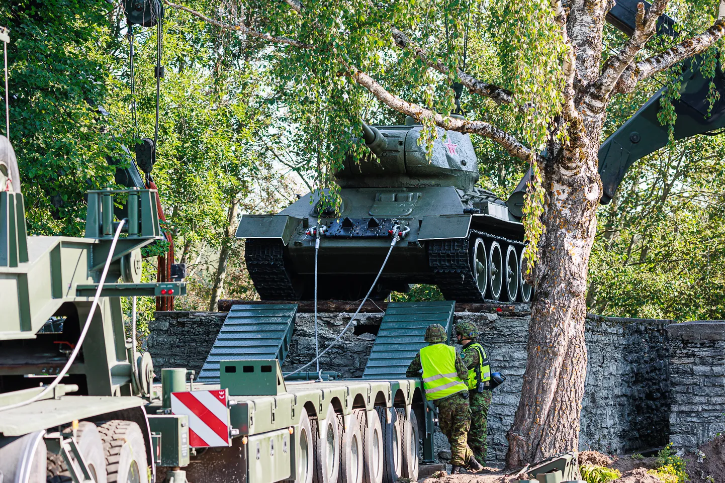 16 августа исполнится год с момента перемещения Нарвcкого танка.