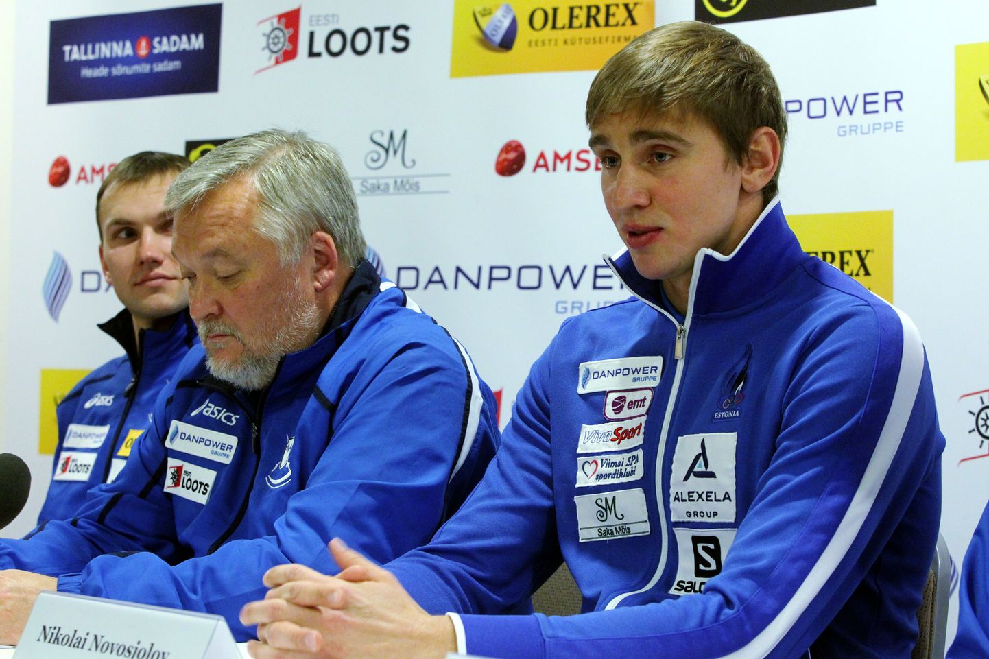 Eesti meeste epeekoondise liikmed Nikolai Novosjolov (paremal) ning Jüri Salm (vasakul) ja treener Igor Tšikinjov.