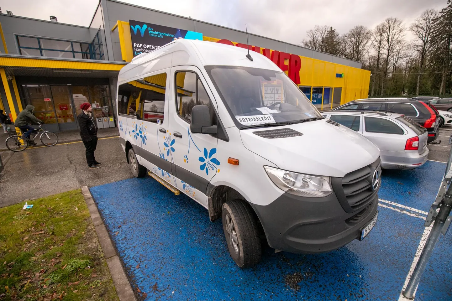 Pärnumaa ühistranspordikeskuse juhataja Andrus Kärpuk leiab, et sotsiaalsõitude võiks pakkuda ka nõudepõhist transporti.