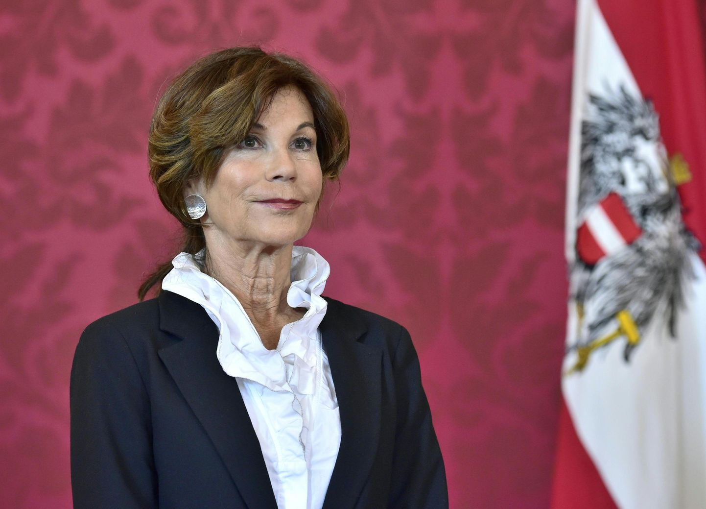Austria põhiseaduskohtu esinaine Brigitte Bierlein neljapäeval Viinis presidendipalees pärast seda, kui president Alexander Van der Bellen oli ta ajutiseks kantsleriks nimetanud.