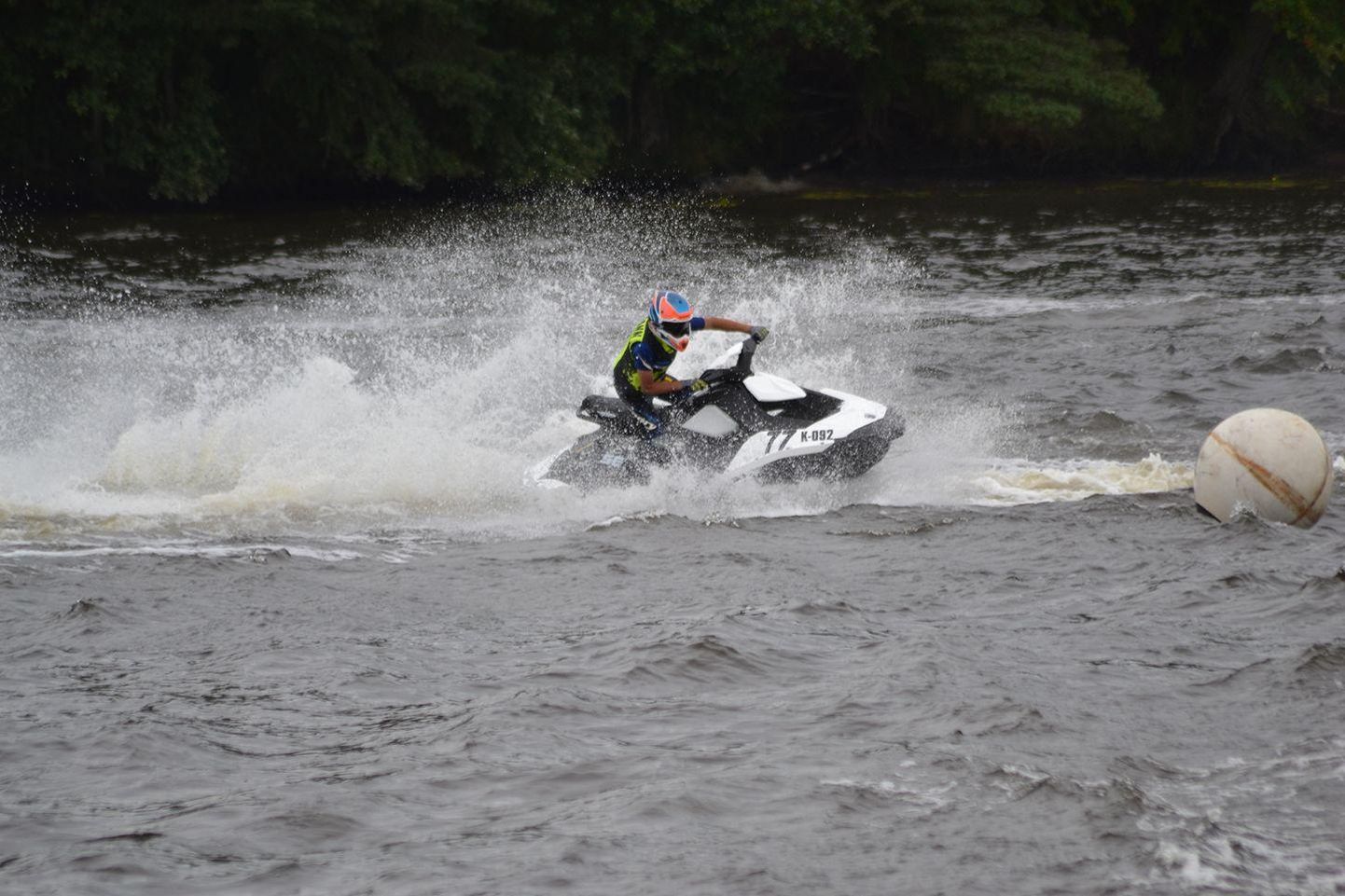 Noor jetisõitja Mattias Siimann tuli Pärnu jõel asetleidnud põhjamaade meistrivõistlustel täiskasvanutega konkureerides teisele kohale.