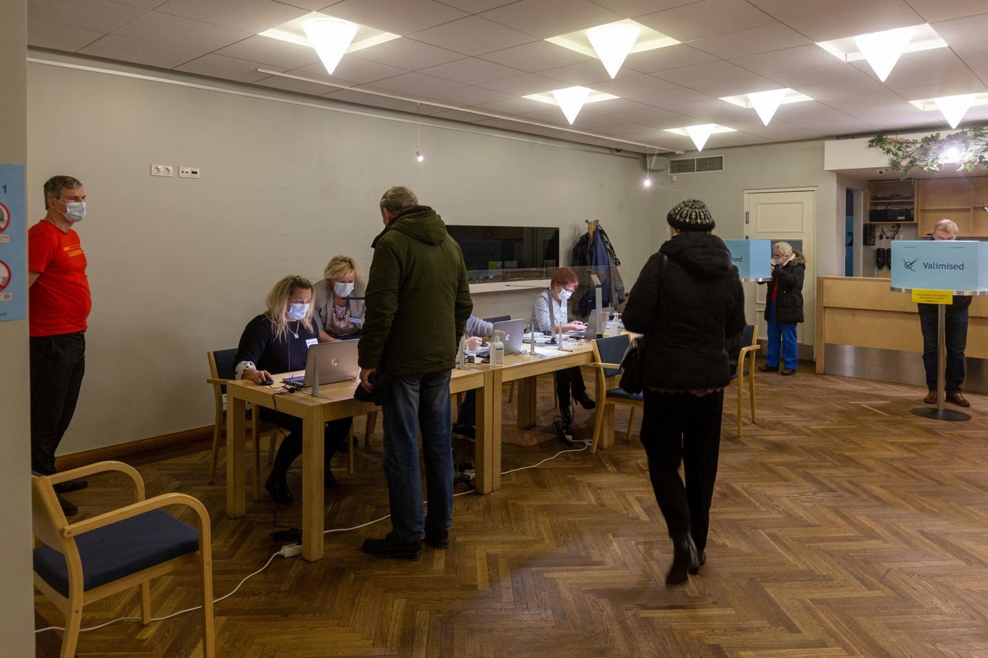 Oktoobri esimesel poolel oli Sakala keskuses valimisjaoskond, uuest aastast saab samast ruumist teenindussaal, kus võetakse vastu riigitoetuste dokumente.
