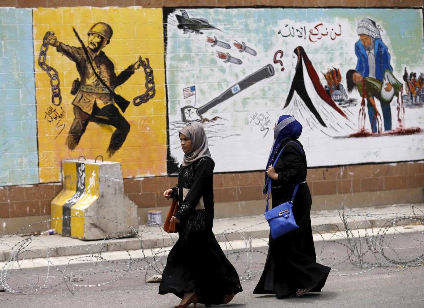 Iraani poolt toetatud huthi aktivistide grafiti Saudi-Araabia saatkonna seinal Jeemenis 2015. aastal alanud kodusõja ajal. Seinal on kirjas: «Me ei alistu kellelegi peale Allahi.» Foto on illustreeriv.