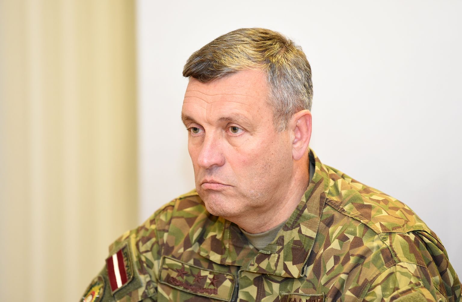 Nacionālo bruņoto spēku komandieris ģenerālleitnants Leonīds Kalniņš.