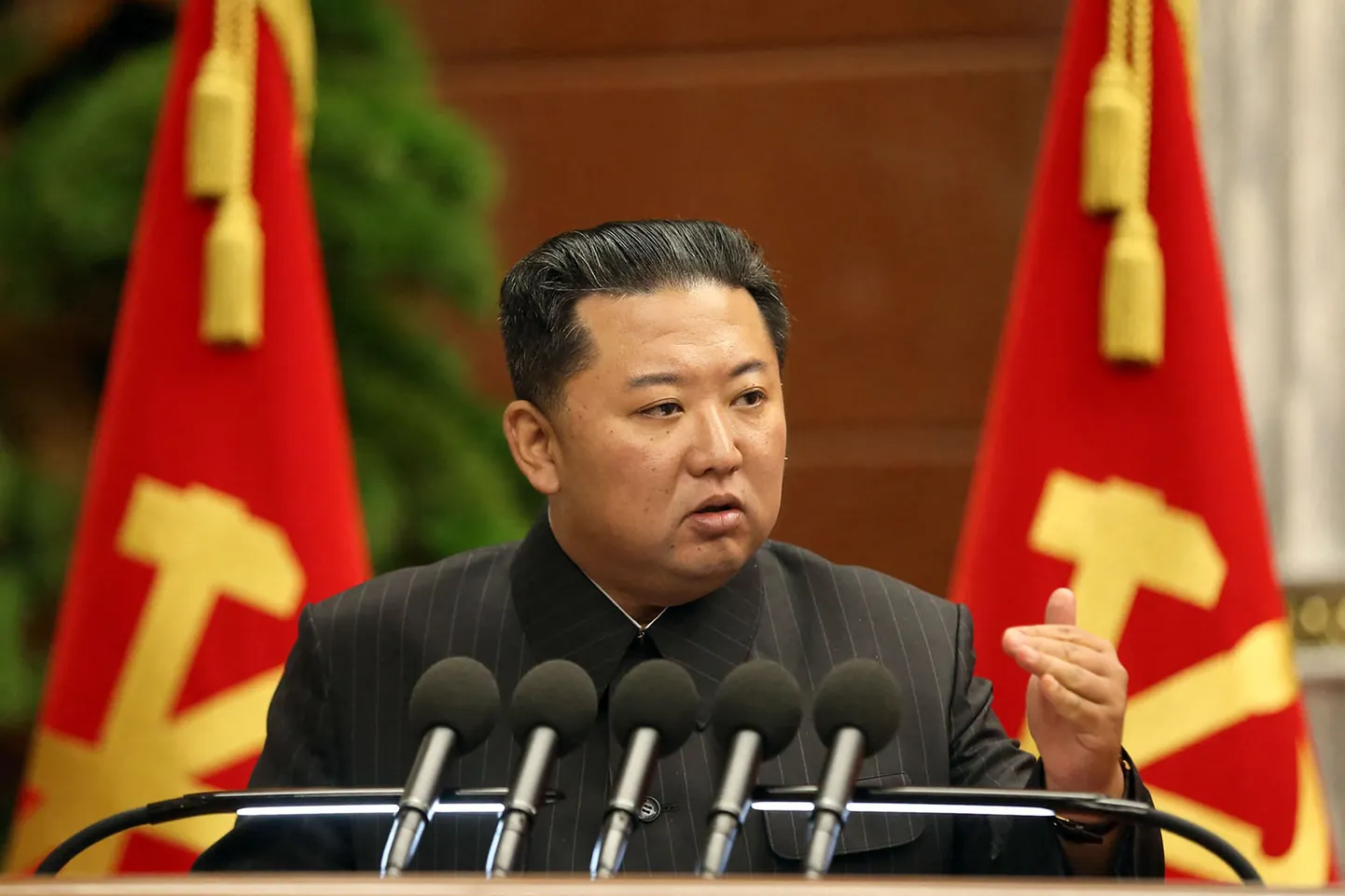 Kim Jong Un kõneles eile poliitbüroo koosolekul.