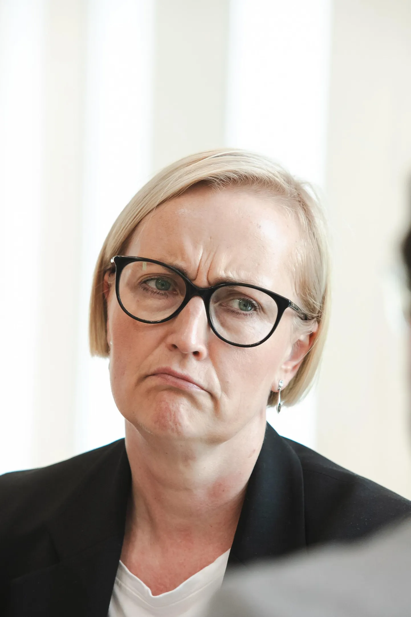 Haridusministri reaktsioon ajakirjaniku väitele, et ligi pooltel Lääne-Virumaa õpetajatest ei ole õpetamiseks vajalikku haridust. Haridussilma lähemal uurimisel selgus tõepoolest, et miinimumnõuetele ei vasta 34 protsenti maakonna pedagoogidest. Samas ei selgu statistikast omandatud eriala ega õpetajakutse olemasolu.