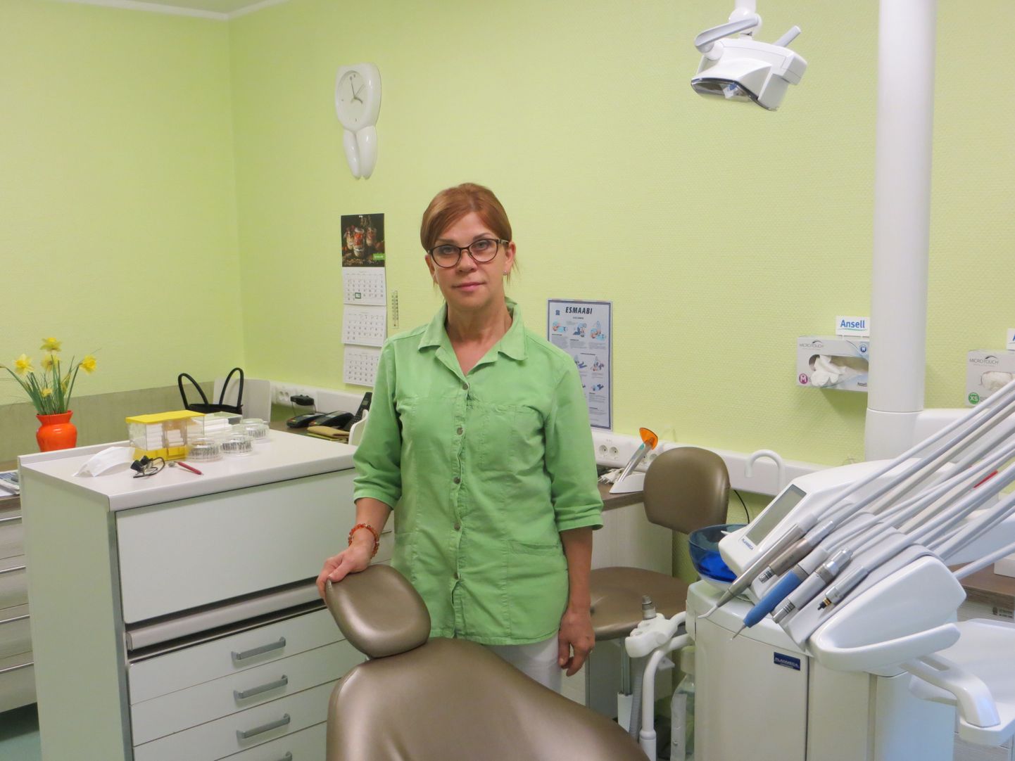 36 aastat hambaarstina töötanud Piret Randveril on hea meel tõdeda, et inimesed on aastate jooksul muutunud palju teadlikumaks, hoolivad endast ja hoolitsevad järjepidevalt ka oma hammaste eest.