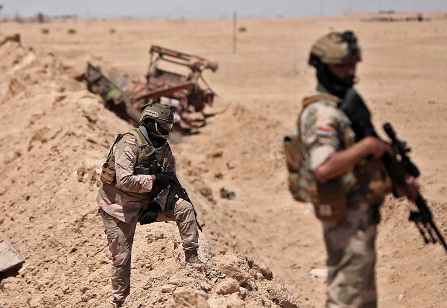 Iraagi sõdurid Iraagi pealinnast Bagdadist põhja pool asuvas Salaheddini provintsis islamiriigile (IS) omistatud rünnaku sündmuskohal, mille käigus hukkus 6 ja sai haavata 7 politseinikku.