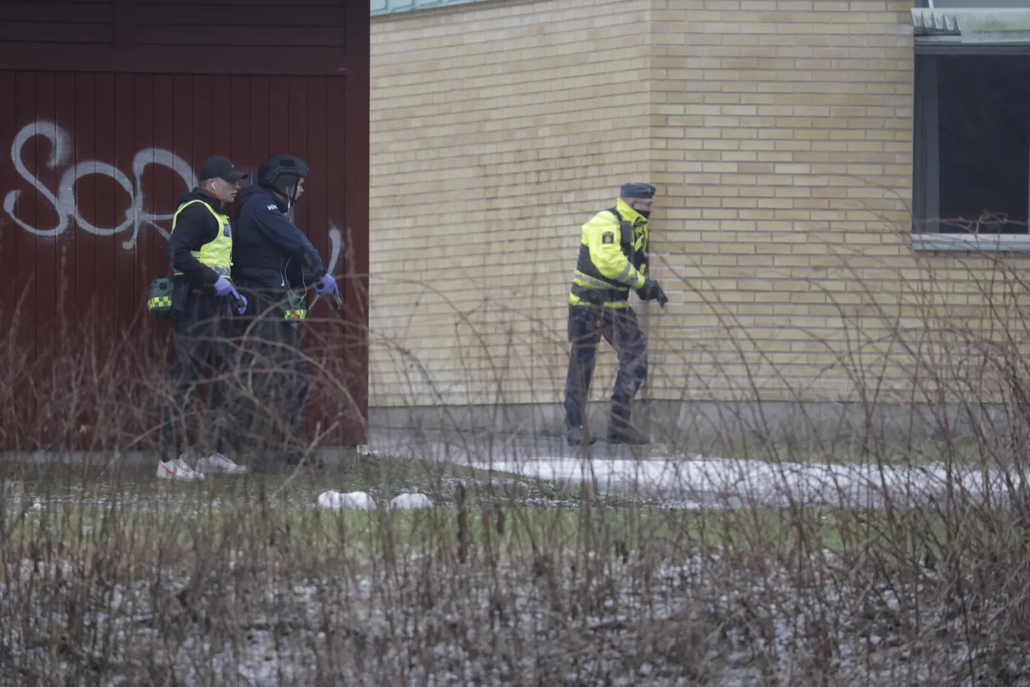 Politseioperatsioon Risbergska koolimajas.