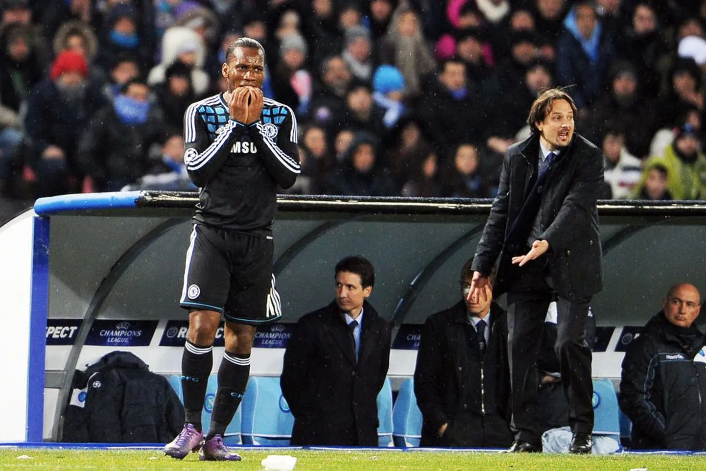 Üks Londoni Chelsea kogenumaid liikmeid Didier Drogba (vasakul) pidi taas üle elama pettumuse.