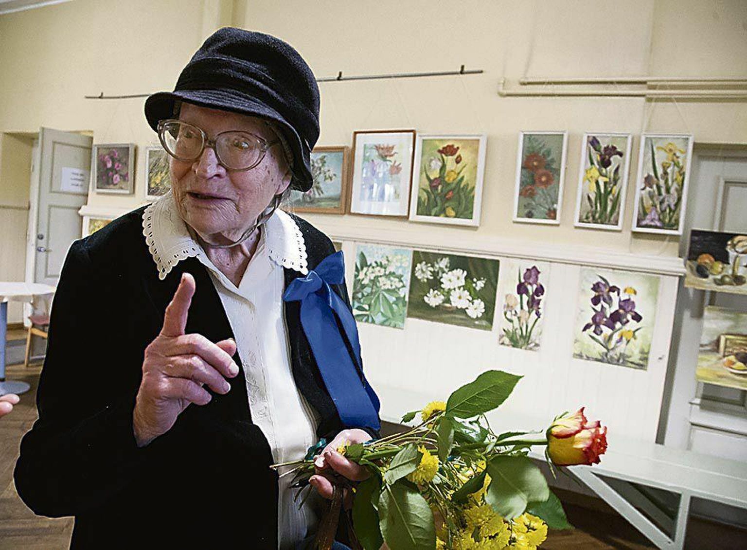Lilled on Johanna Grauverki üks lemmikmaalimisobjekte. Kui püüdsime eaka daami 2013. aastal pildile tema 90 aasta sünnipäeva puhul avatud näitusel Pärnu Raeküla Vanakooli keskuses, naljatas ta, et sama saatus võib tabada neidki õisi.