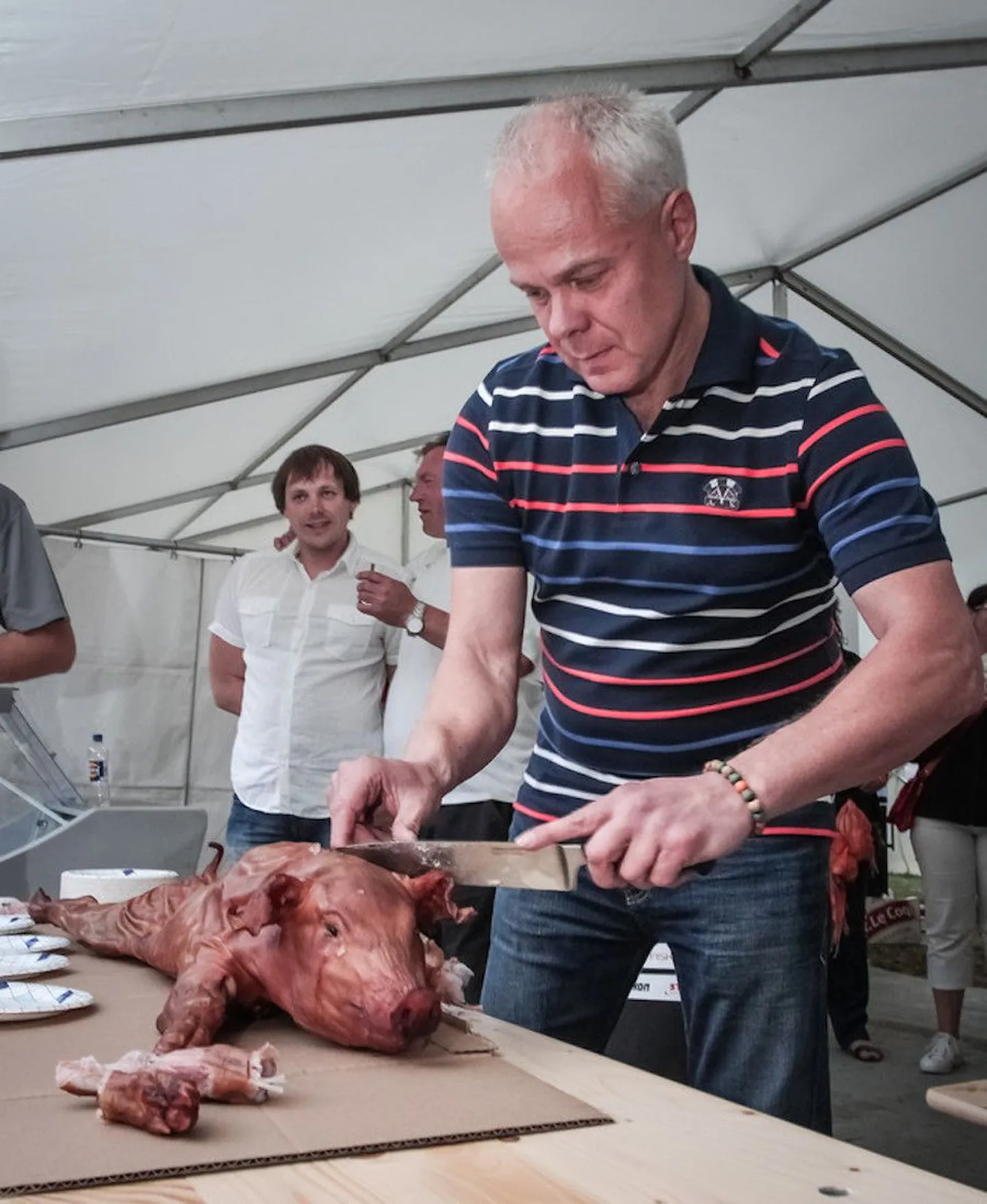 2014. aastal lõikas Grillfesti publikule siga linnapea Toomas Kivimägi. Seoses alanud tööga Riigikogus, tuuakse teda asendama Jamie Oliver Inglismaalt.