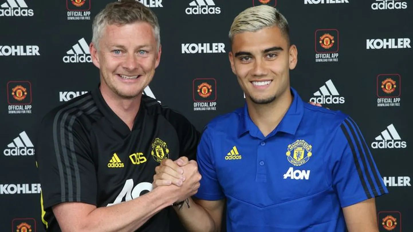 Vasakul Manchester Unitedi peatreener Ole Gunnar Solskjaer ning Andreas Pereira.