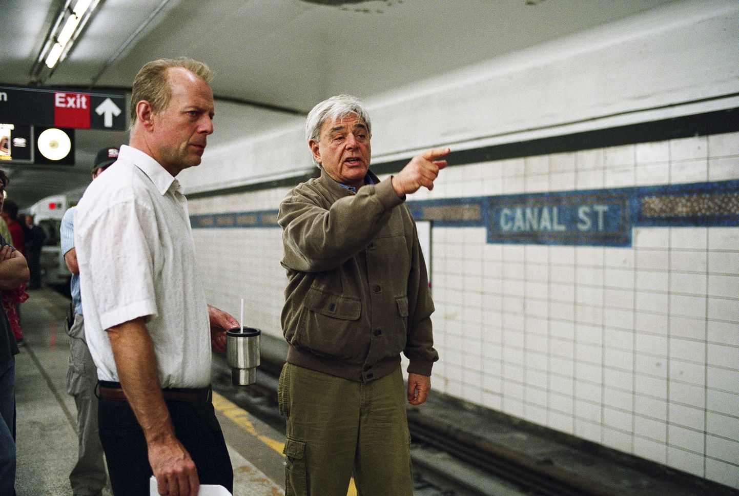 Režissööri Richard Donneri (paremal) viimaseks filmiks jäi 2006. aasta «16 kvartalit», peosas Bruce Willisega (vasakul).
