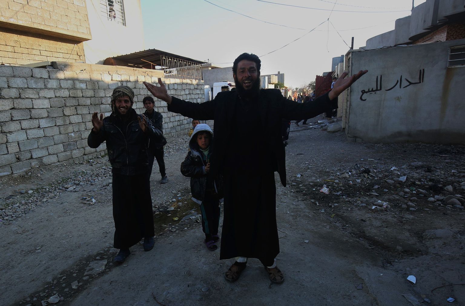 Mosuli elanikud tervitasid eile Jawasagi piirkonnas Iraagi vägesid rõõmuga.