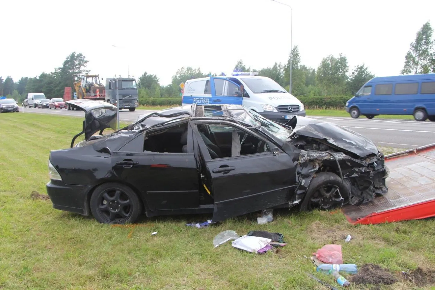 Õnnetuses osalenud Lexus.