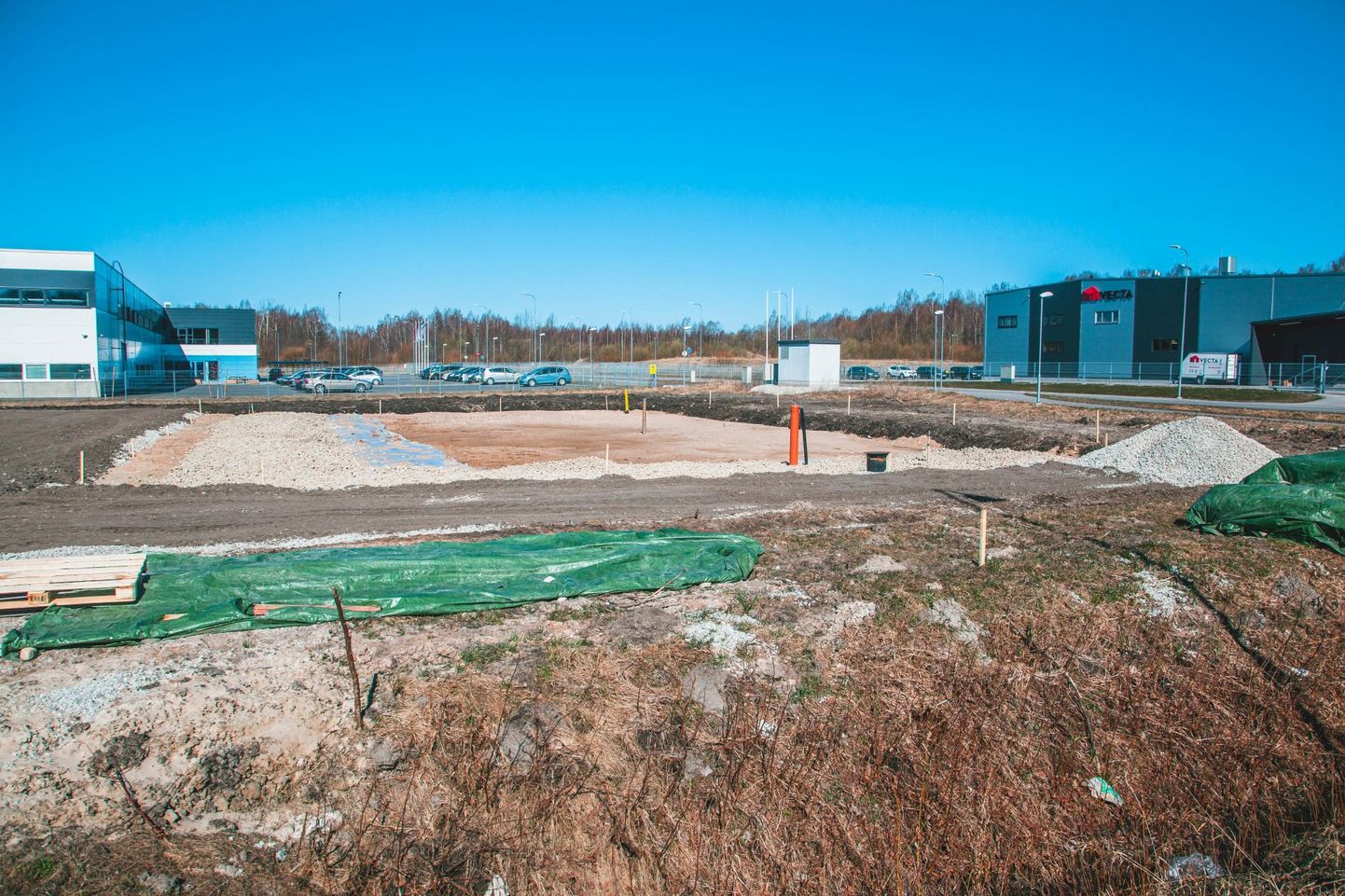 Loode-Pärnu tööstusalal Rehepapi 28 krundil ehitustöö juba käib ja sinna kerkib Pernaueri õllepruulikoda.