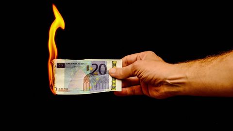 Sešdesmitgadniekam atliek vien noraudzīties, kā izčākst viņa pensijas kapitāls