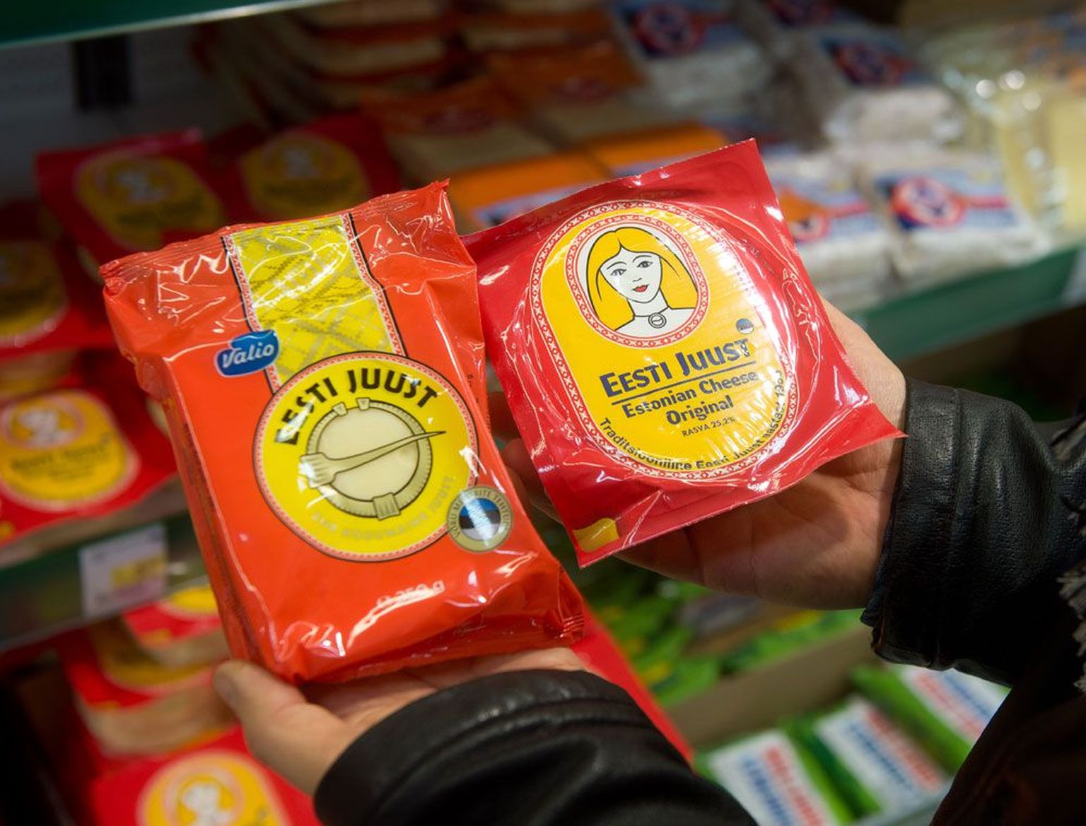 Valio Eesti juustu pakendil on sama värvikombinatsioon – punane ja kollane –, nagu Estoveri Eesti juustu pakendil.