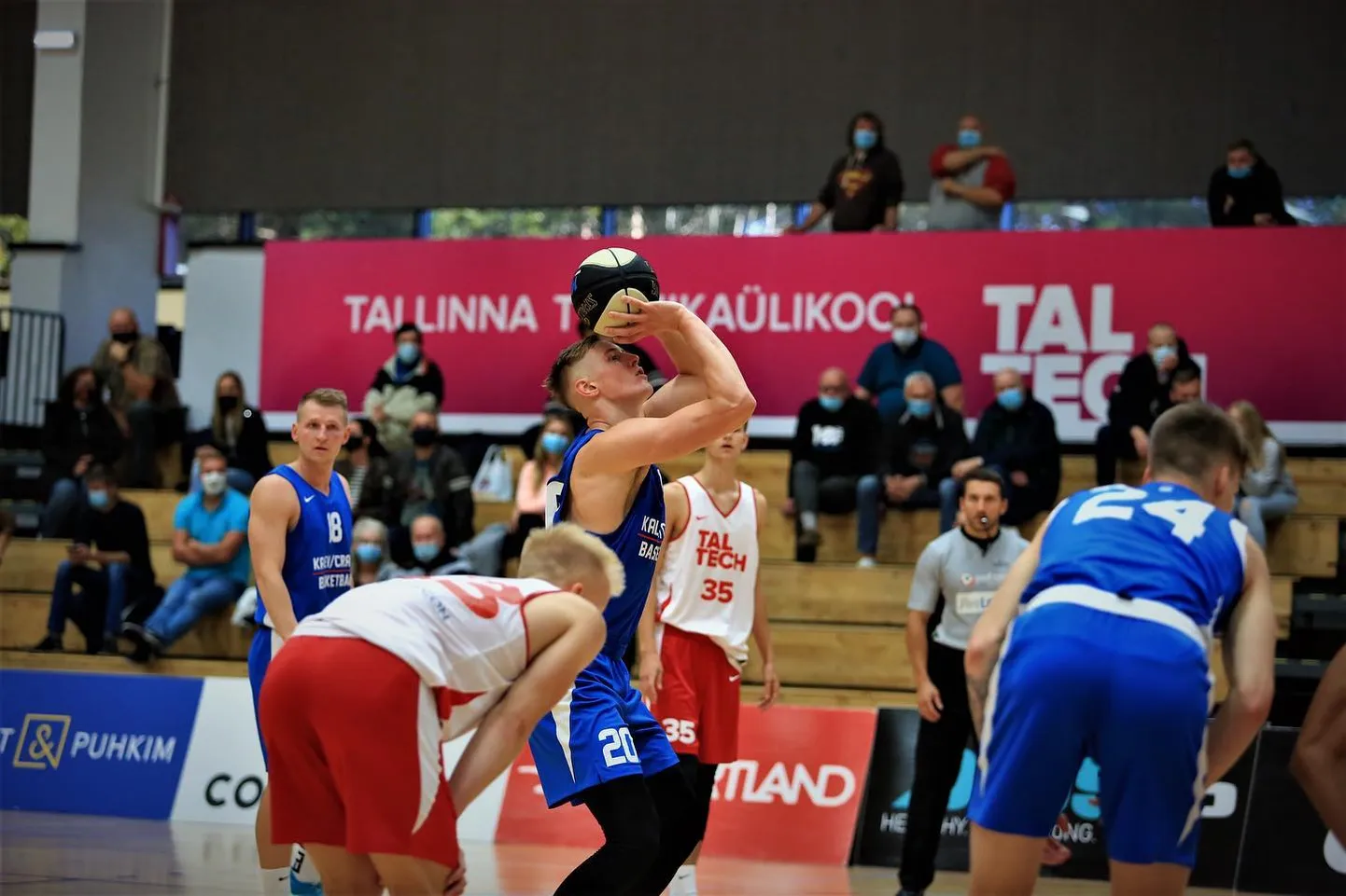 Rauno Nurger (palliga) vabaviskel.