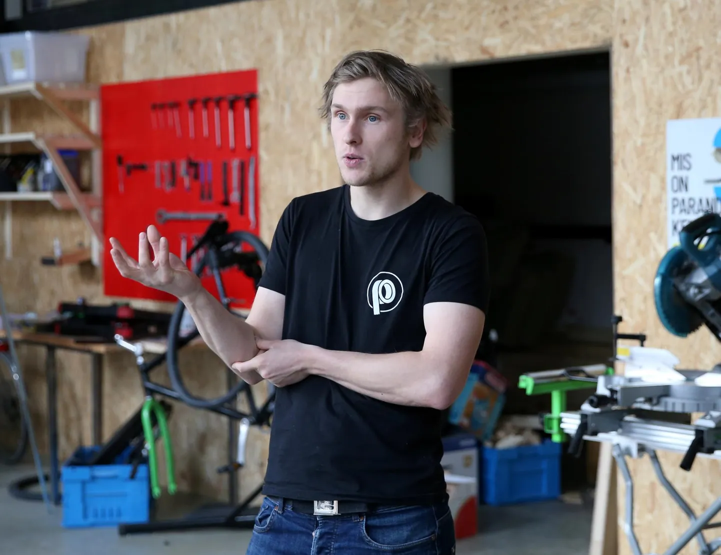 Paranduskeldri liikmeks tasub Jiří Krejčí sõnul end kindlasti möllida, kuna siis on pääs tööriistade ja -pinkide juurde vaba ning asjatundlikud juhendajad on kõrval. Sille Annuk