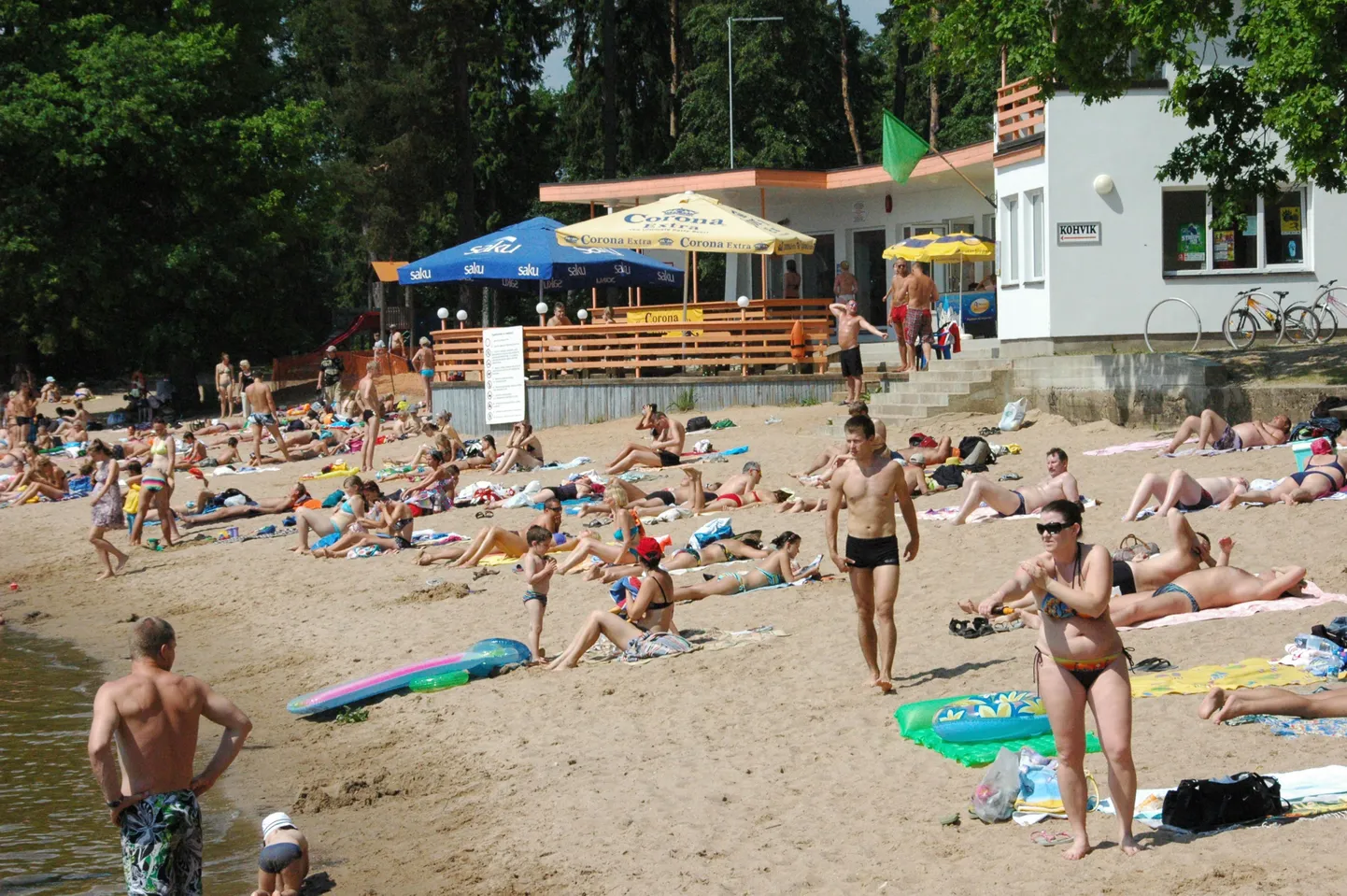 Palav ilm meelitab inimesed randa.