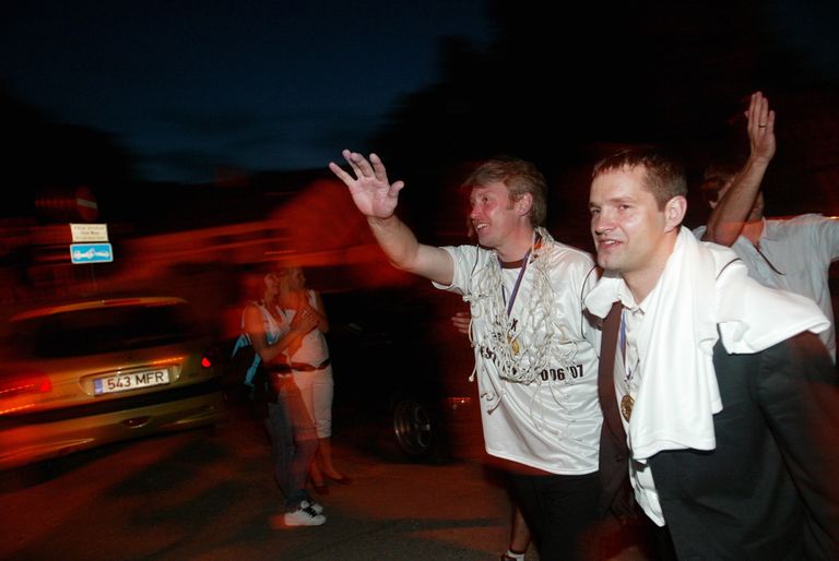 Aasta 2006: pildil peatreener Algirdas Brazys (vasakul) ja Meelis Pastak. 30. mail lõppesid Eesti meistrivõistlused korvpallis. Finaalmängus kohtusid BC Kalev/Cramo ja TÜ/Rock. Meistritiitli võitis BC Kalev/Cramo punktiseisuga 69:68. Püssirohukeldris toimus korvpallimeeskonna TÜ/Rock ja fännide hooaja lõpupidu.