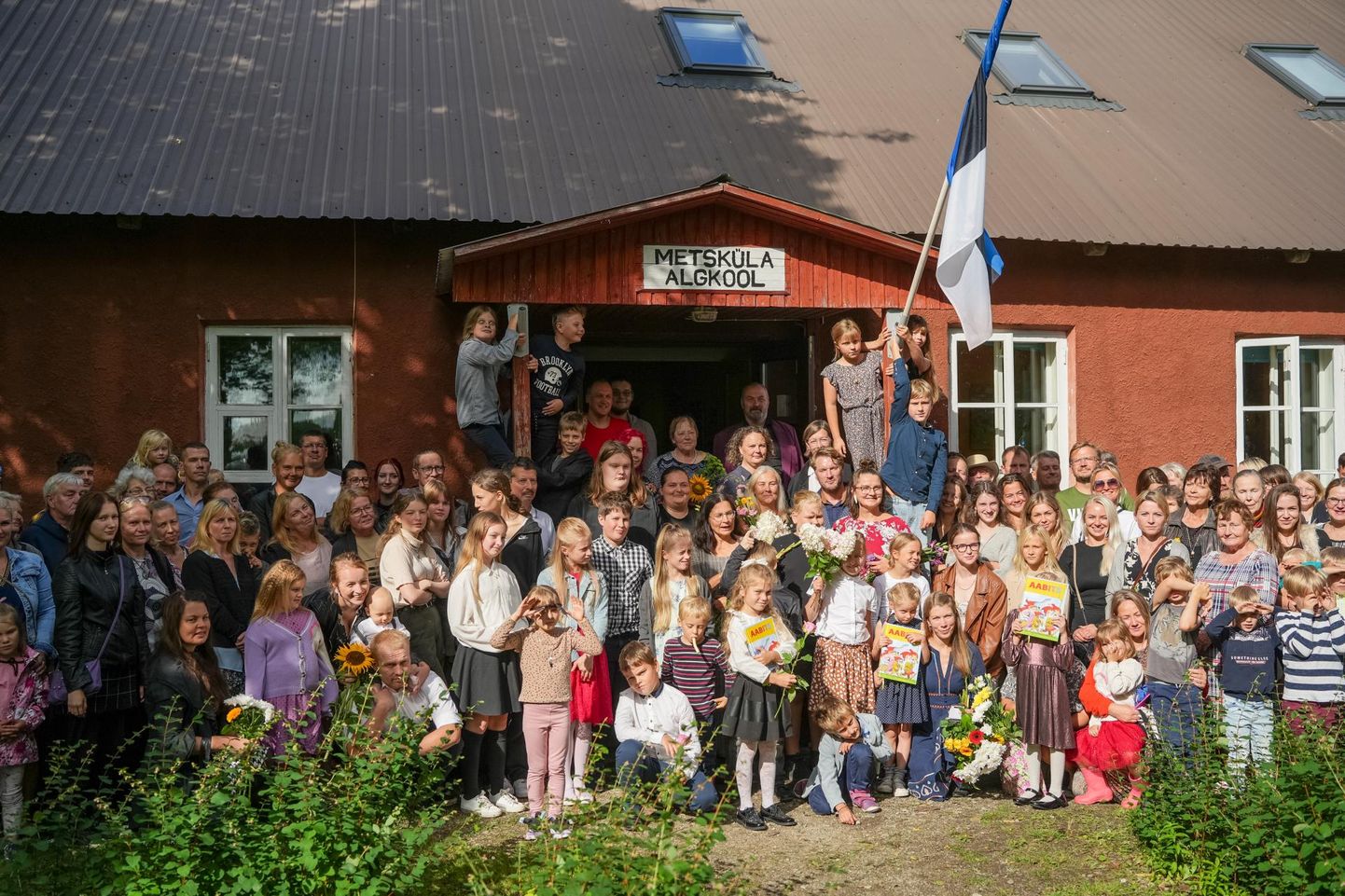 Metsküla kooli õpilased eelmise aasta 1. septembril. FOTO: Mailiis Ollino
