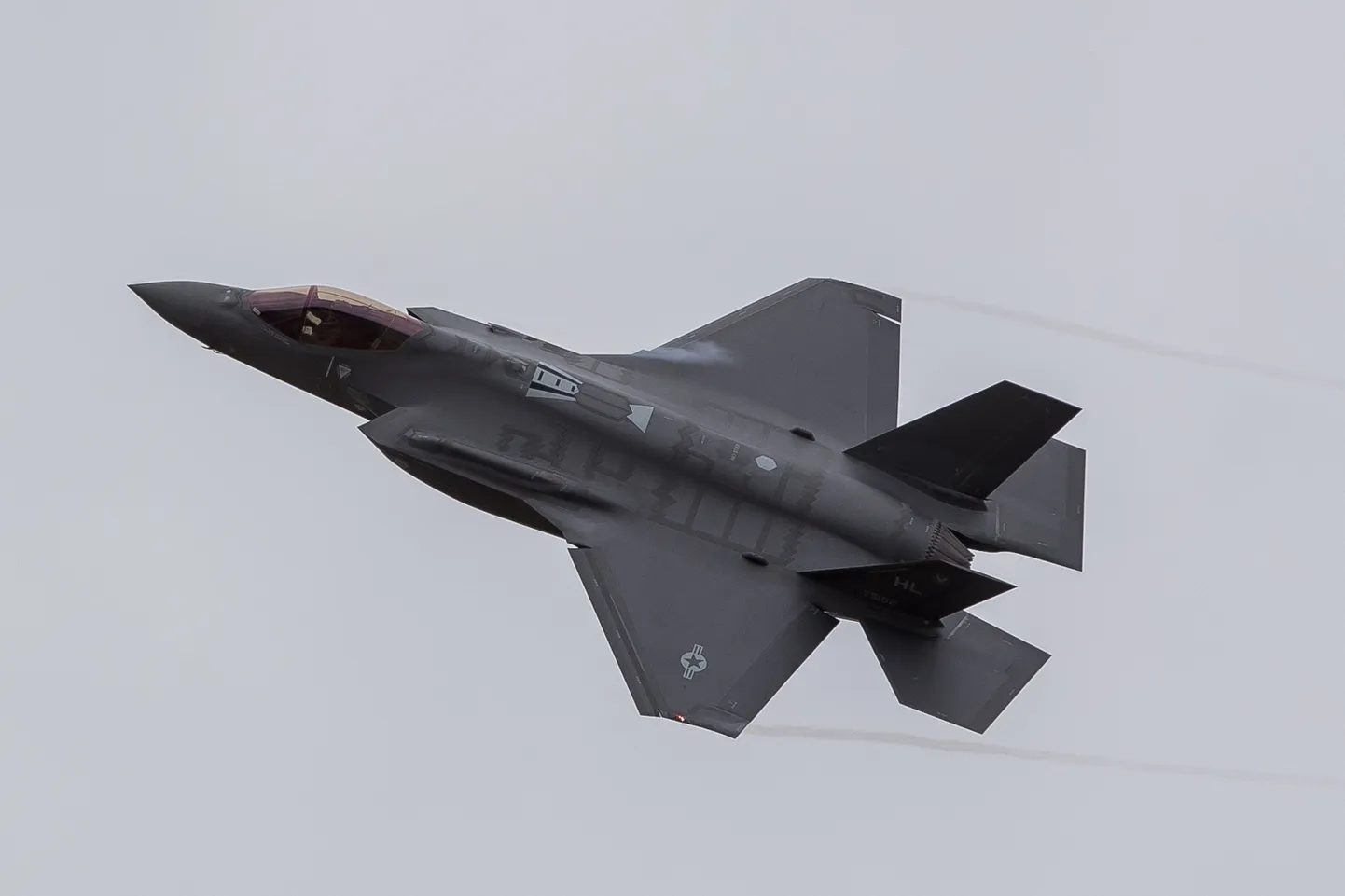 Ämari 25.04.2017
USA hävitaja F-35  Ligthning-II saabus Eestisse. Hävitaja õhus.
FOTO: SANDER ILVEST/POSTIMEES