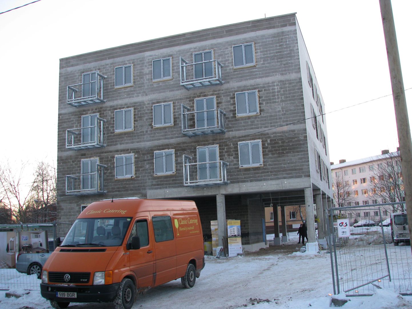 Pärnus peeti Suur-Jõe 47 asuva ehitusjärgus korrusmaja sarikapidu.