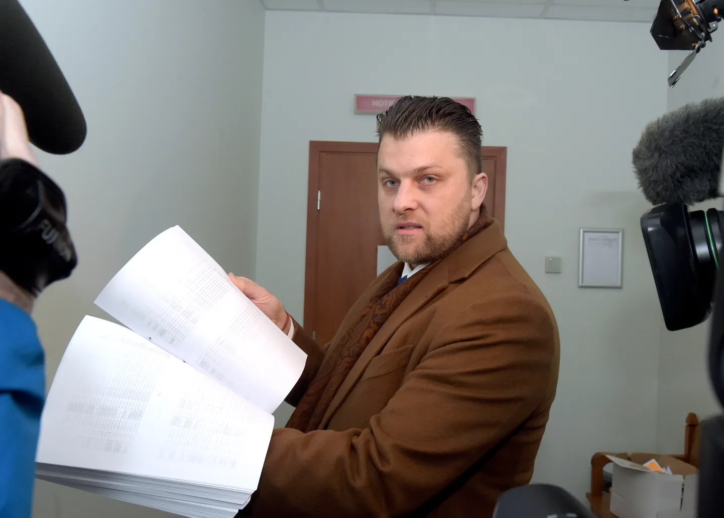 Судебное заседание против Спрудса