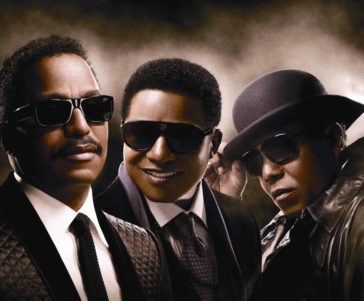 The Jacksons astub Õllesummeril üles koosseisus Jackie, Tito ja Marlon Jackson.