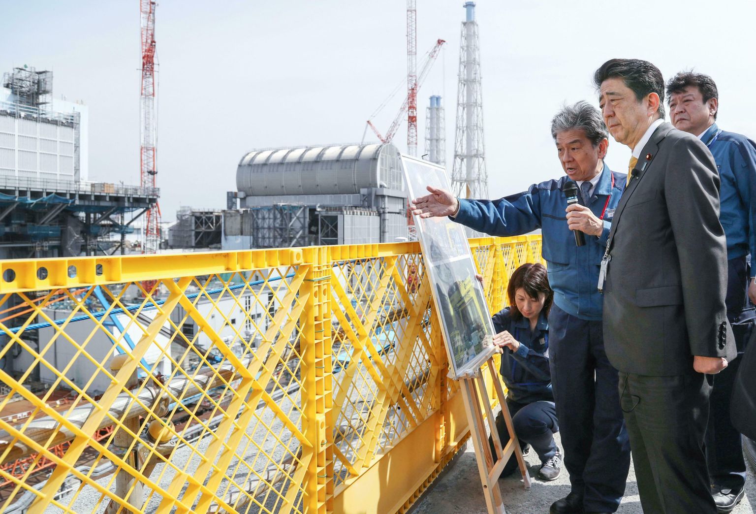 Jaapani peaminister Shinzo Abe Fukushima tuumajaamas.