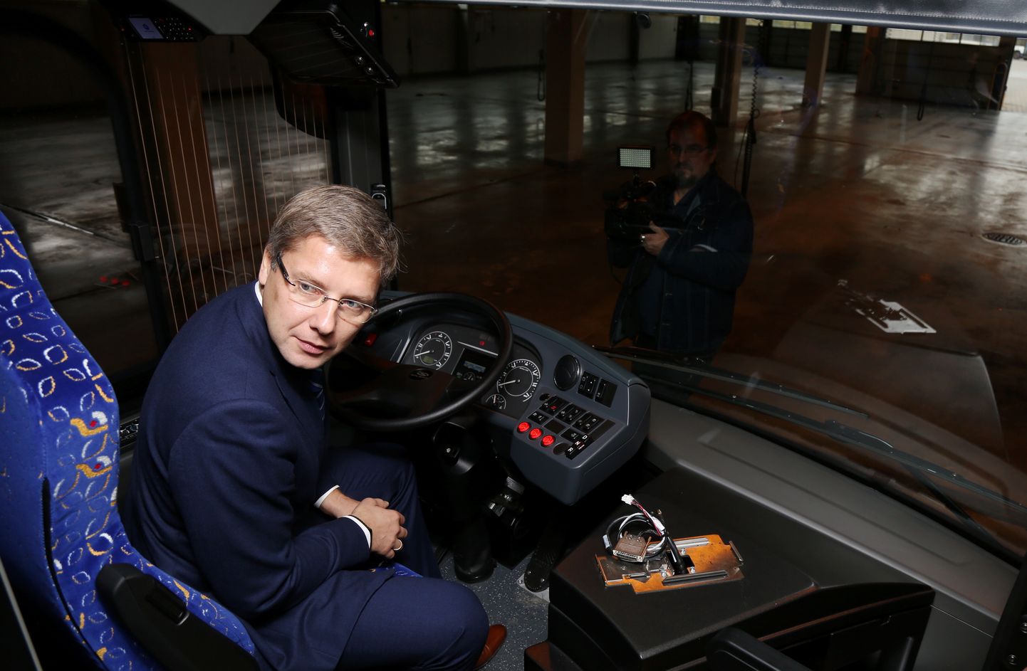 Nils Ušakovs "Rīgas satiksmes" autobusā.