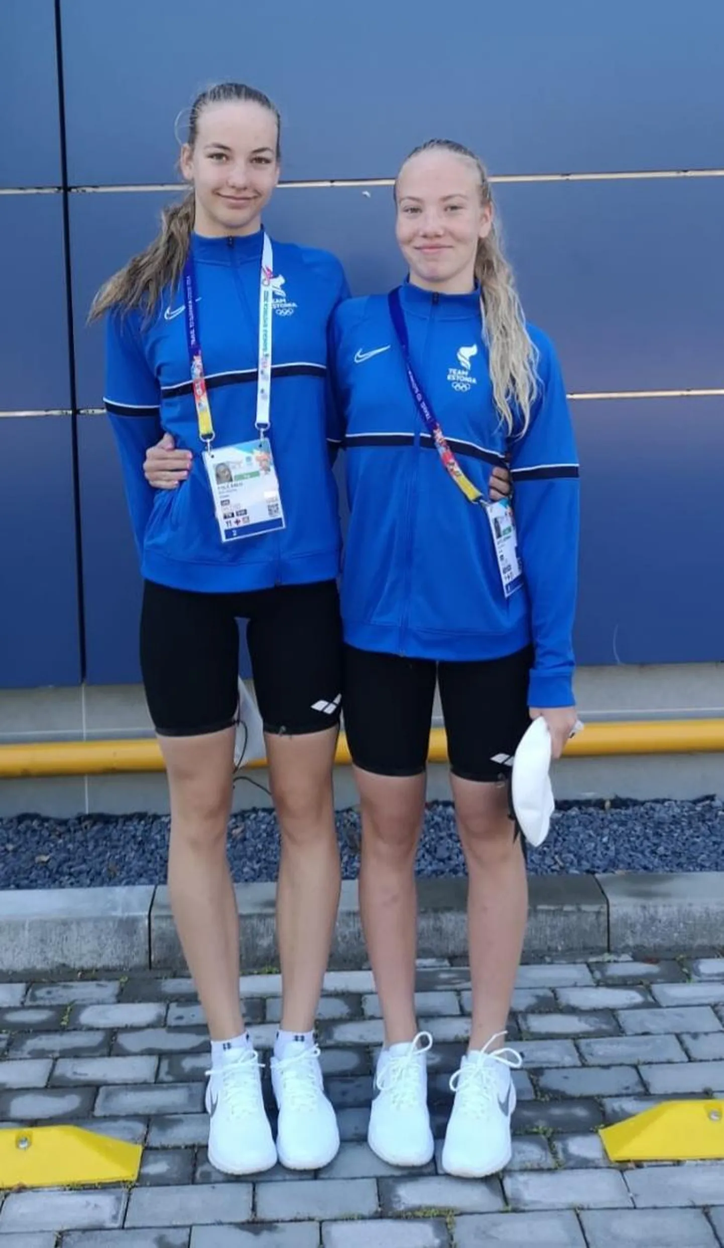 Egle Salu (vasakul) ja Mirtel Merimaa saabusid noorte olümpiafestivalilt.