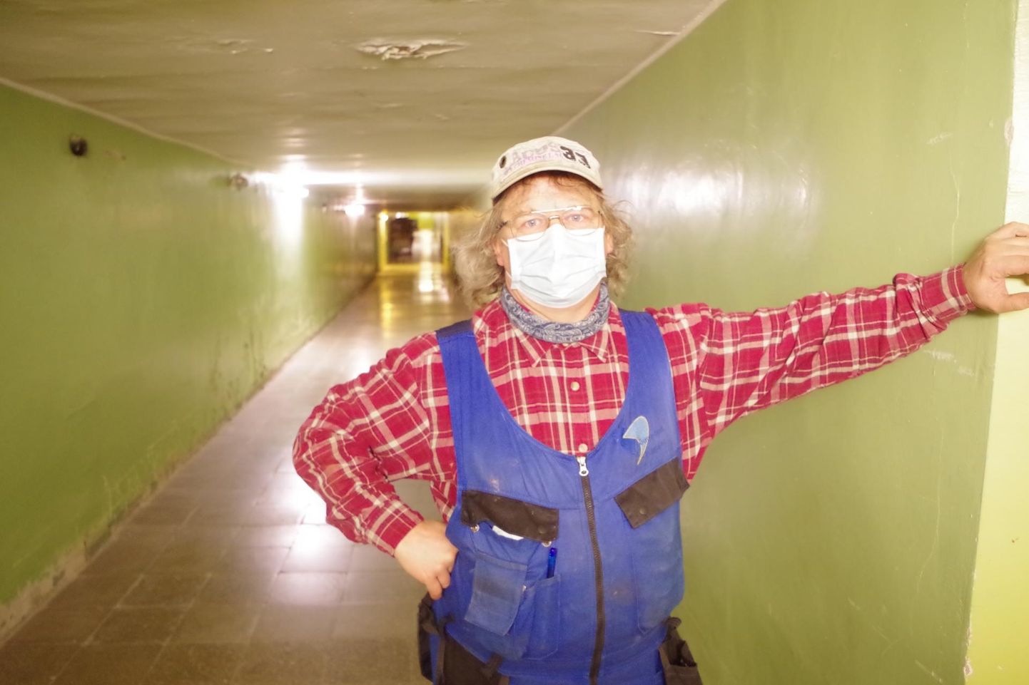 Lõuna-Eesti haigla elektriku Ago Pettai sõnul on tema selja taga olevat tunnelit korra ka varjendina kasutatud. See oli siis, kui haiglale pommiähvardus tehti.