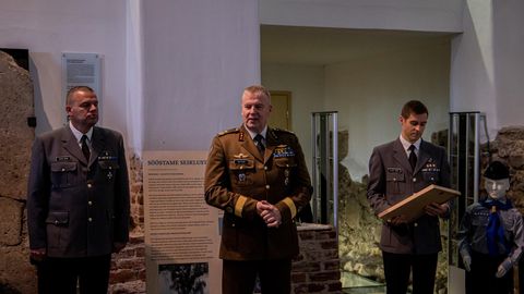 Noorkotkad tähistasid aastapäeva ja avasid Pärnu muuseumis omanäolise näituse