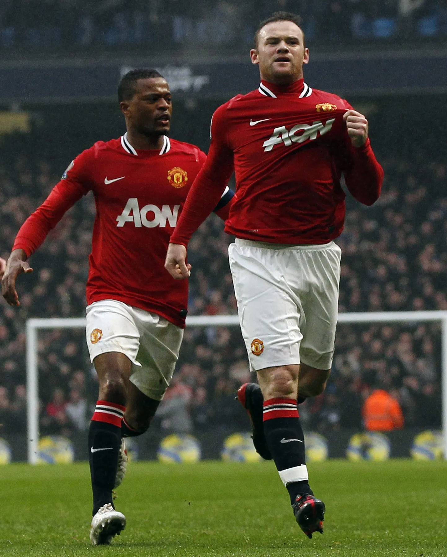 Wayne Rooney ManCity vastu löödud väravat tähistamas.